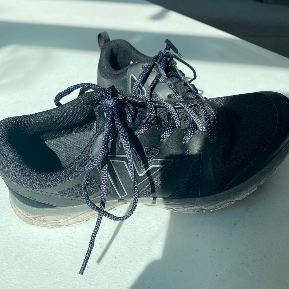 Vionic shoes size 9
